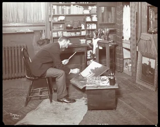 E. W. Eton arbeitet an einem Gemälde, 1907